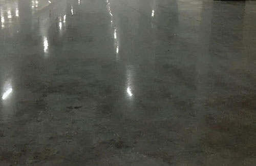 廈門固化劑地坪比普通地坪更防滑更安全嗎？